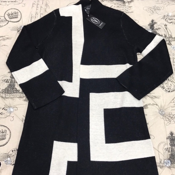 Vertigo Open Front Allover Print Cardigan Sweater - Picture 4 of 6